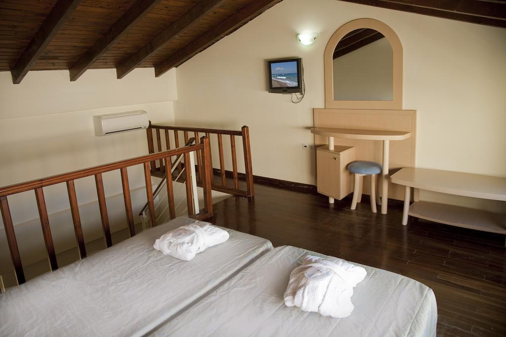 Jo An Beach Hotel Adelianos Kampos Dış mekan fotoğraf