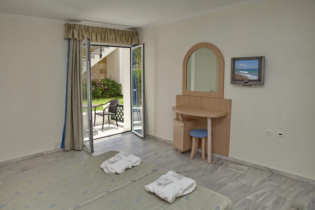 Jo An Beach Hotel Adelianos Kampos Dış mekan fotoğraf