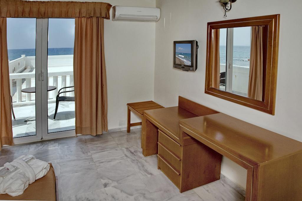 Jo An Beach Hotel Adelianos Kampos Dış mekan fotoğraf
