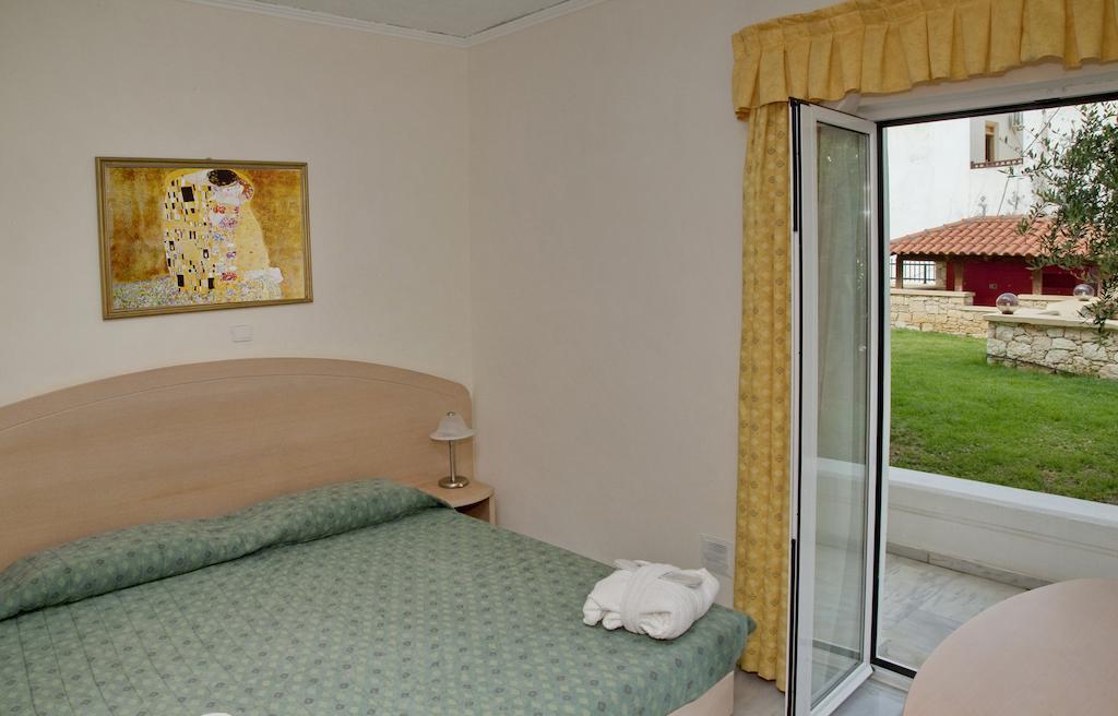 Jo An Beach Hotel Adelianos Kampos Dış mekan fotoğraf