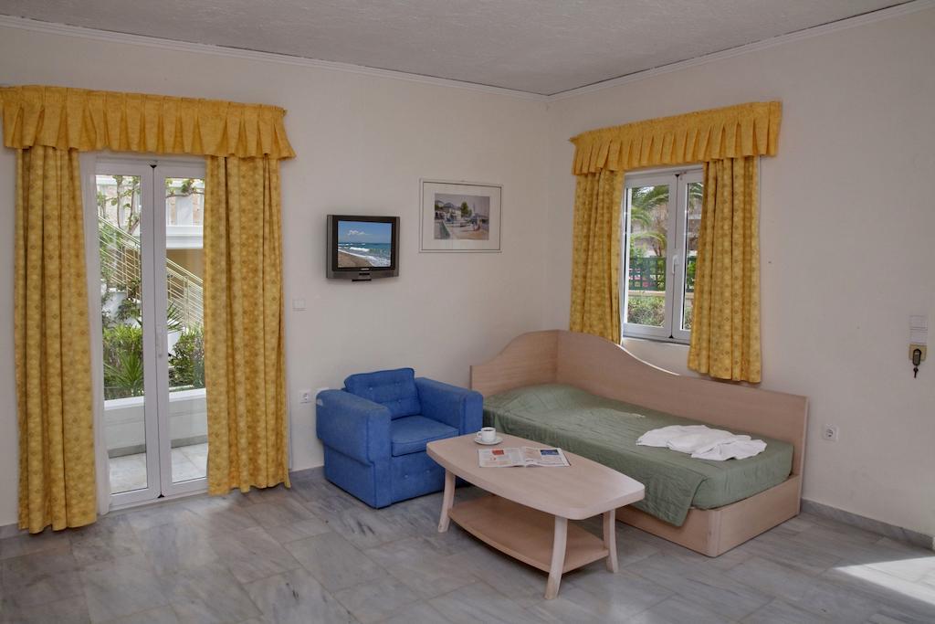 Jo An Beach Hotel Adelianos Kampos Dış mekan fotoğraf
