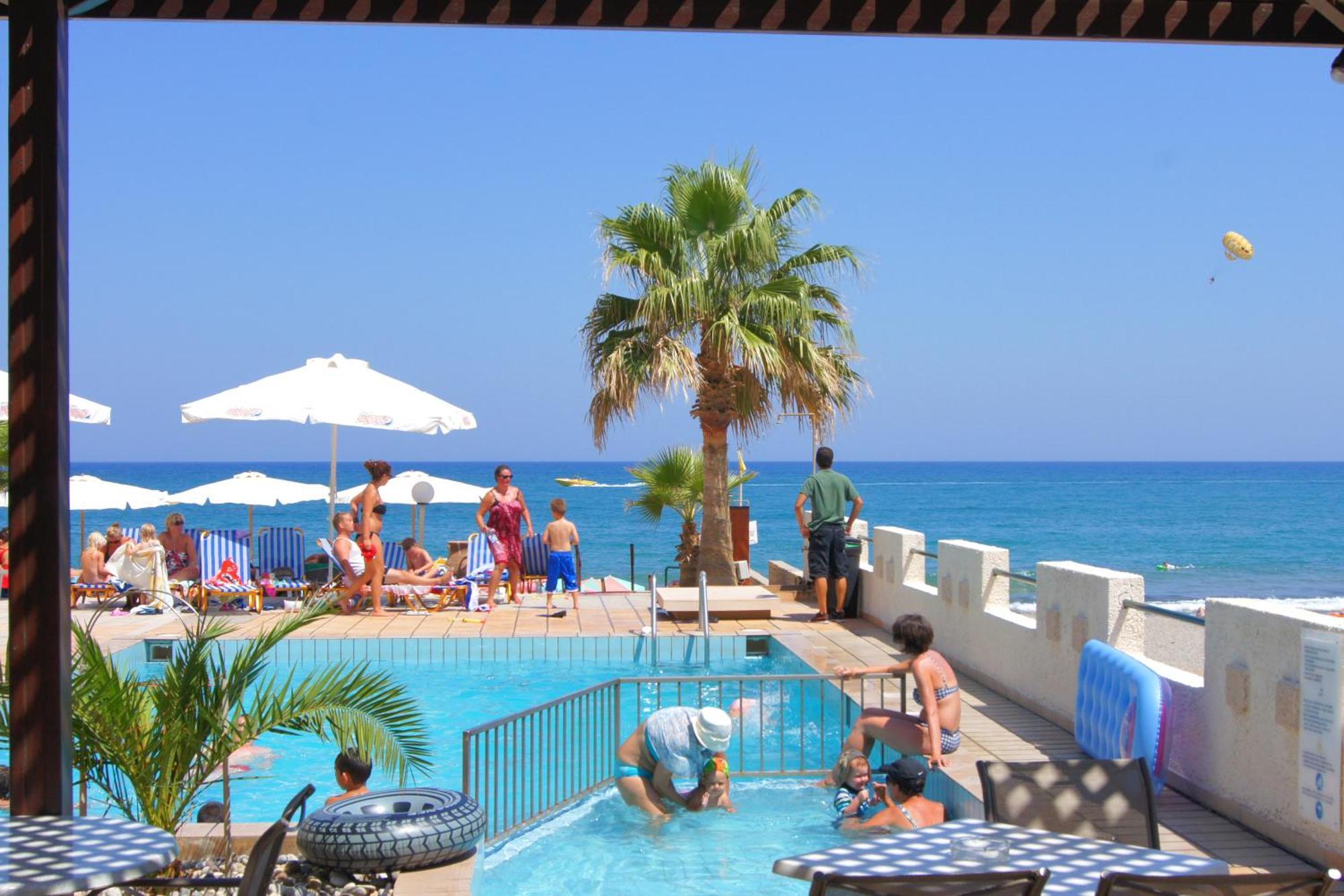 Jo An Beach Hotel Adelianos Kampos Dış mekan fotoğraf
